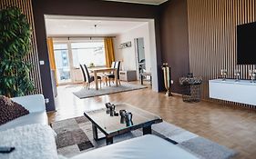 Me Homes - Grosse Moderne Designer-Wohnung Fuer Urlaub Und Business - Mit Kueche, Buero, Balkon Und 2 Parkplaetzen