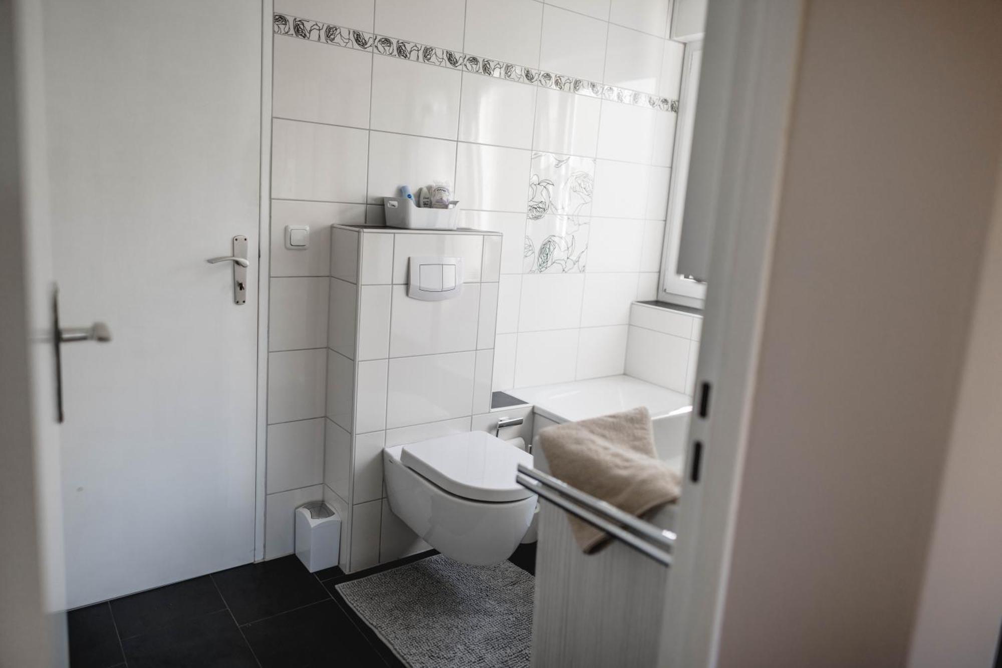 Me Homes - Grosse Moderne Designer-Wohnung Fuer Urlaub Und Business - Mit Kueche, Buero, Balkon Und 2 Parkplaetzen Bayreuth Exterior foto